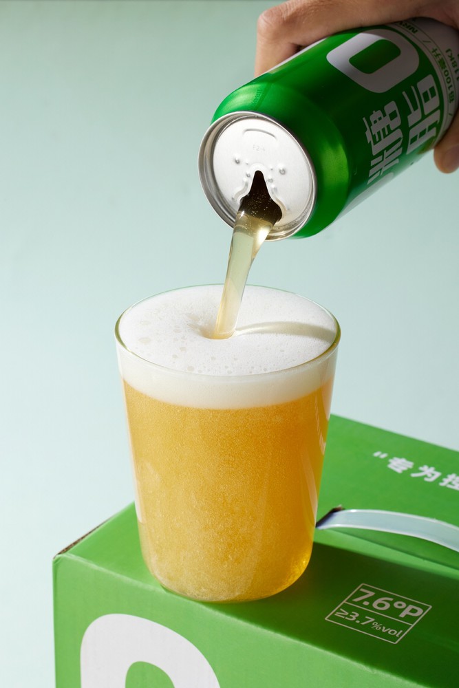 星空体育小麦白啤500ml罐装